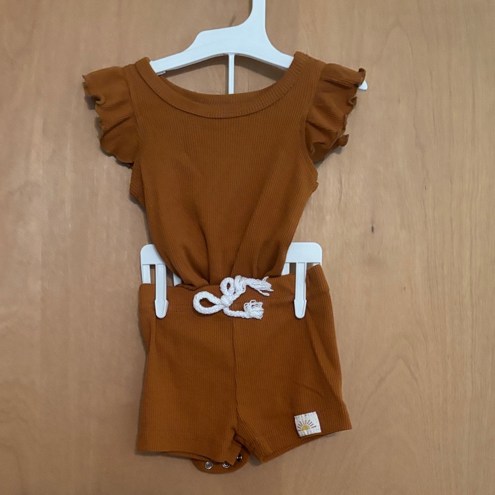 ⭐ 3 for $15 Charming Ruffled Sleeve Romper - Tan